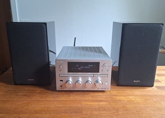 Sony Nätverksspelare med CD, DAB-radio och USB