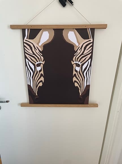 Vacker tavla/poster och magnetisk posterhängare/affishhållare i ek