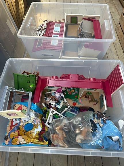 Schleich hästgård med flera stall och hästar