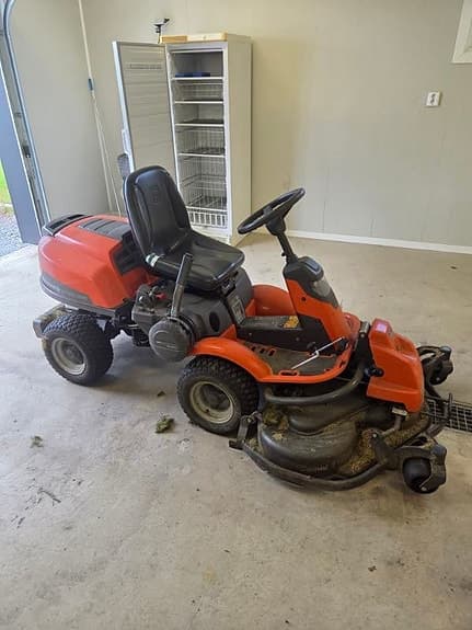 Husqvarna Rider R15V2 AWD åkgräsklippare