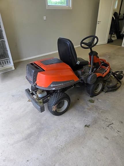 Husqvarna Rider R15V2 AWD åkgräsklippare