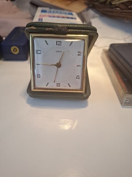 Oris reseväckarklocka grön