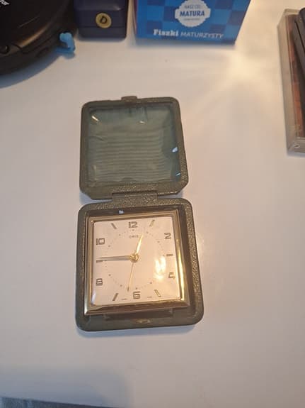 Oris reseväckarklocka grön