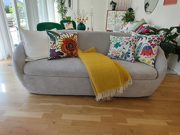 soffa med rundade hörn