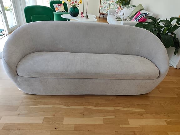 soffa med rundade hörn