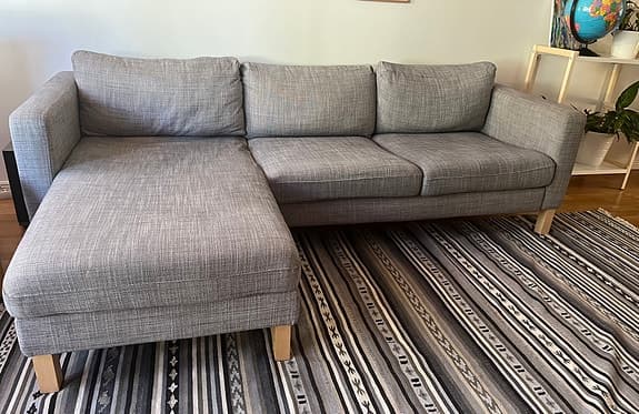 Fin grå soffa