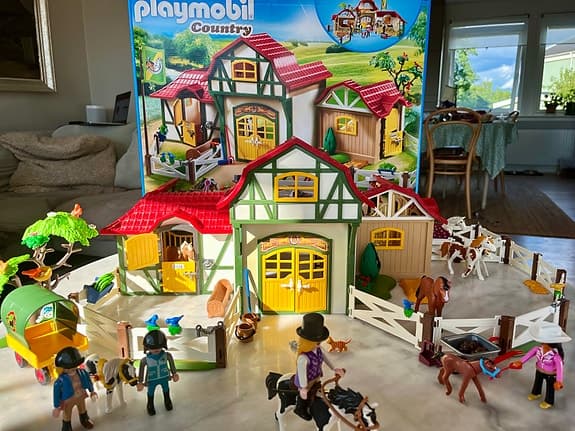 Playmobil Country hästgård med stall och tillbehör