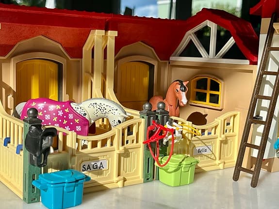 Playmobil Country hästgård med stall och tillbehör