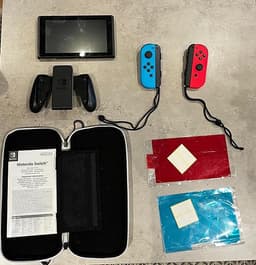 Nintendo Switch spelkonsol med Joy-Con blå/röd