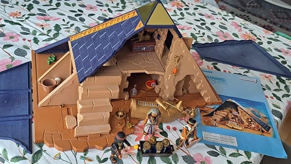 Pyramid och Skooby-Doo spökhus