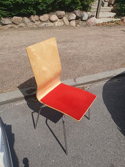Stol Materia björk med röd sits
