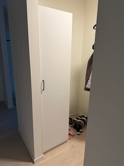 Garderob och förvaringsskåp till salu