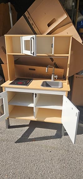 Barnkök IKEA DUKTIG – med ugn, diskho & förvaring