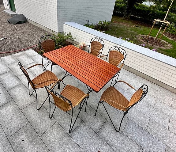 Matgrupp ute med bord i teak och 6 rottingstolar -vintage - SOMMAR-REA!