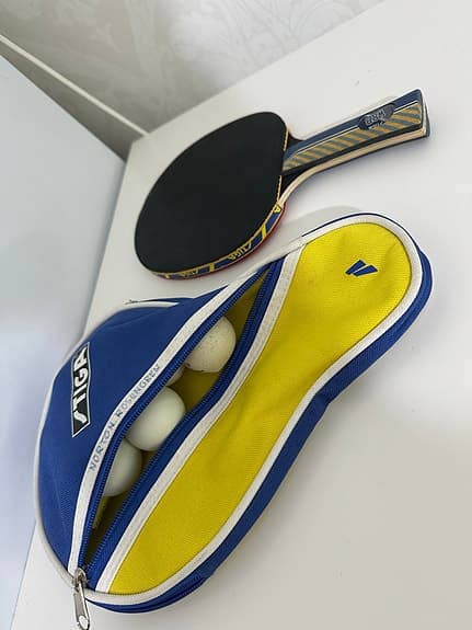 Stiga pingisracket med fodral och bollar