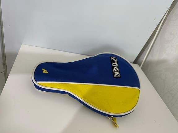 Stiga pingisracket med fodral och bollar