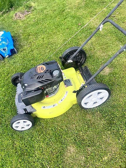Ryobi Subaru bensindriven gräsklippare gul