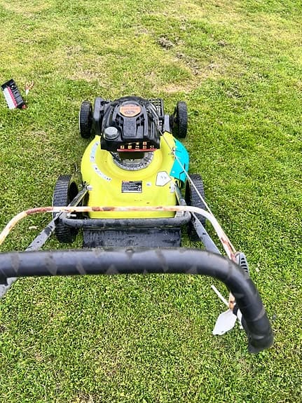 Ryobi Subaru bensindriven gräsklippare gul