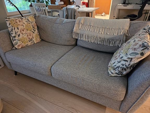 Soffa mio county 2 sits