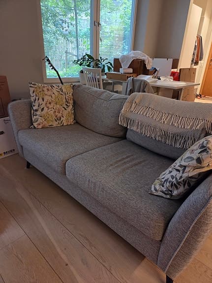 Soffa mio county 2 sits