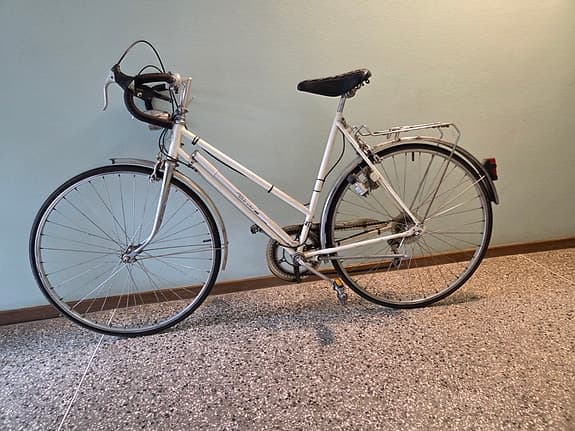 DBS landsvägscykel 28" M dam