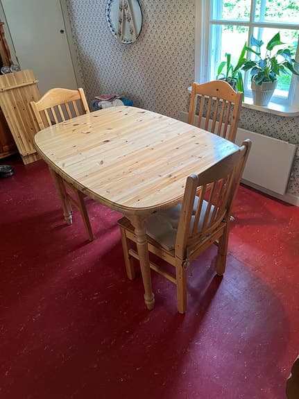 Matgrupp i furu - snidade detaljer