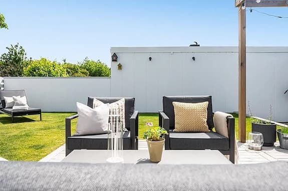 Vonge - Svart loungeset soffa och 2 fåtöljer med bord