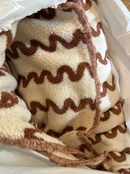 Boucle tyg beige/brun med vågmönster