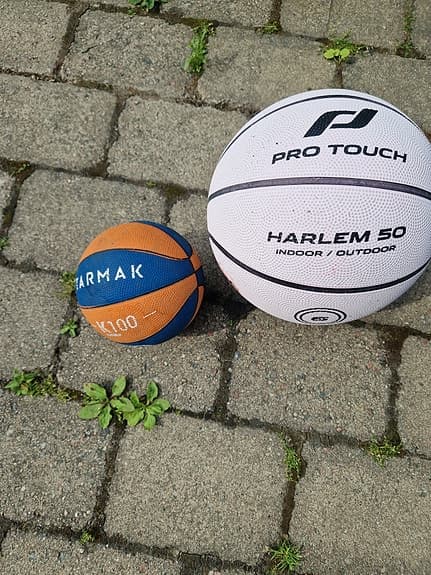 Tarmak K100 och Pro Touch Harlem 50 basketbollar