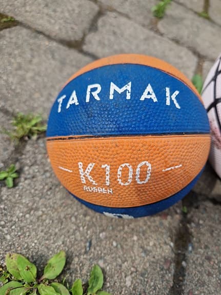 Tarmak K100 och Pro Touch Harlem 50 basketbollar