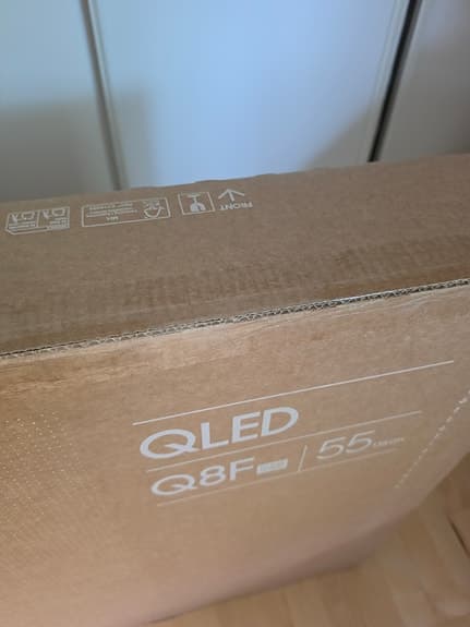 Helt ny och oöppnad Samsung Q8FA.