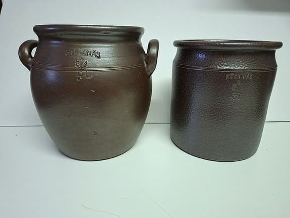 2 äldre Höganäs krus