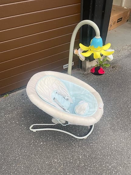 Fin 2me babysitter / babygunga med rolig lekbåge