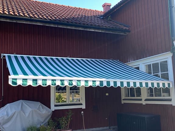 Markis randig grön/vit för altan i fint skick