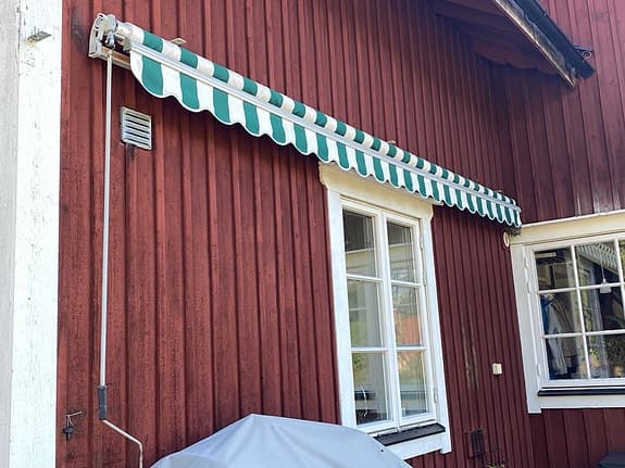 Markis randig grön/vit för altan i fint skick