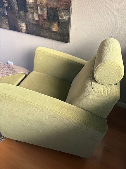 Fotölj med fotpall