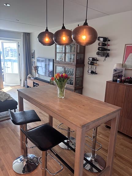 Barbord i ek + barstolar
