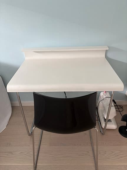 Skrivbord och stol