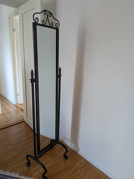 Fristående golvspegel