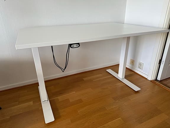 Elektriskt höj- och sänkbart skrivbord