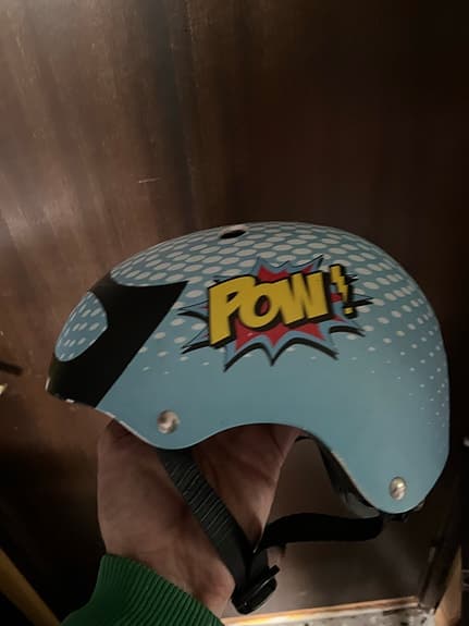cykelhjälm XS blå/svart med POW-tryck