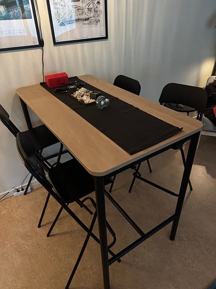 Barbord + 4 stolar i väldigt fint skick.