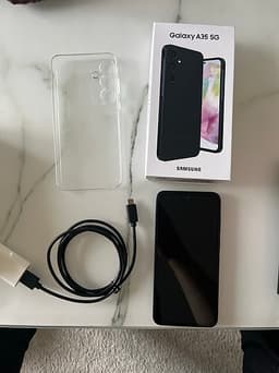 Samsung Galaxy A35 5G 128 GB svart med laddare, skal, skärmskydd