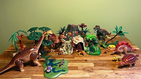 Playmobil dinosaurievärld lekset med vulkan och djur