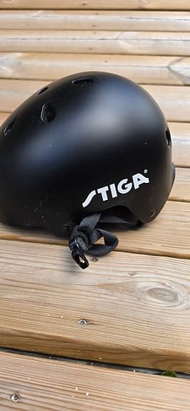 Stiga hjälm M svart