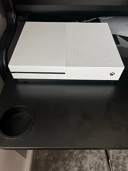 Microsoft Xbox One S spelkonsol vit
