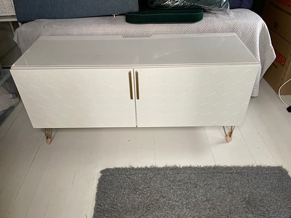 Snygg liten TV-möbel
