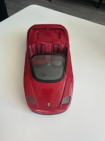 Modellbil Ferrari röd