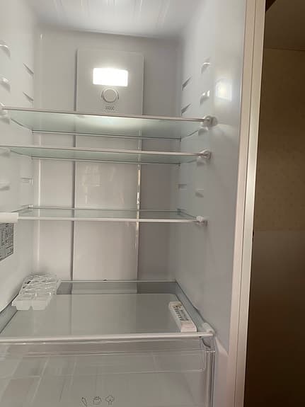 Vit kyl och frys kombiskåp