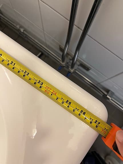 Vitt Ifö badkar med tassar 147x70 cm